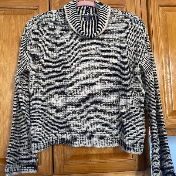 Cozy turtleneck sweater - Picture 1 of 2